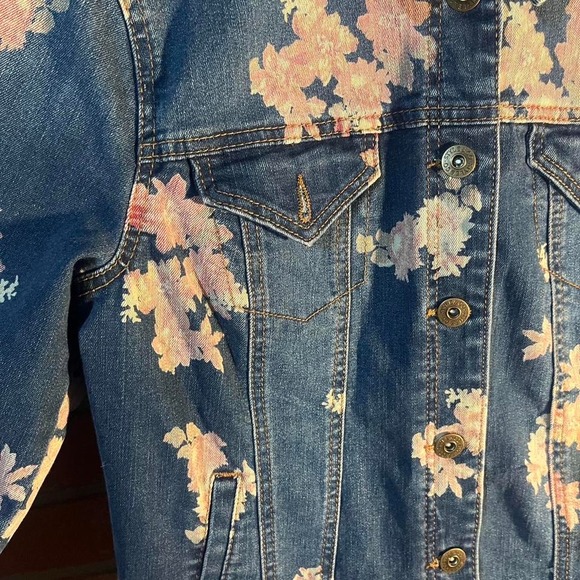 Vintage floral denim jacket - Picture 2 of 8